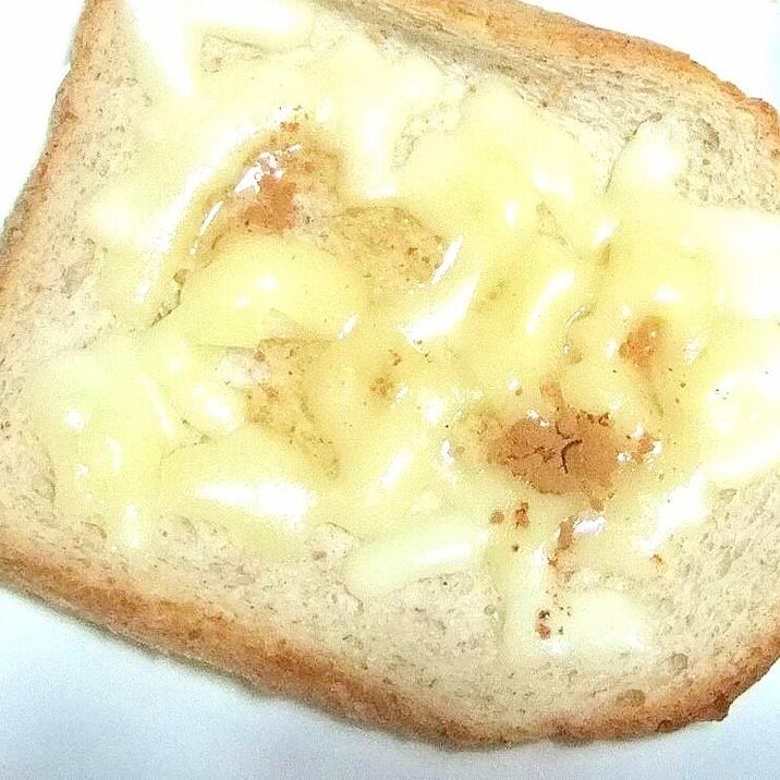 チーズと蜂蜜とシナモンのトースト